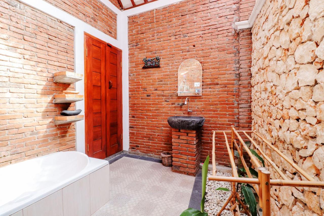 Omah Teras Bata Guesthouse Yogyakarta Esterno foto