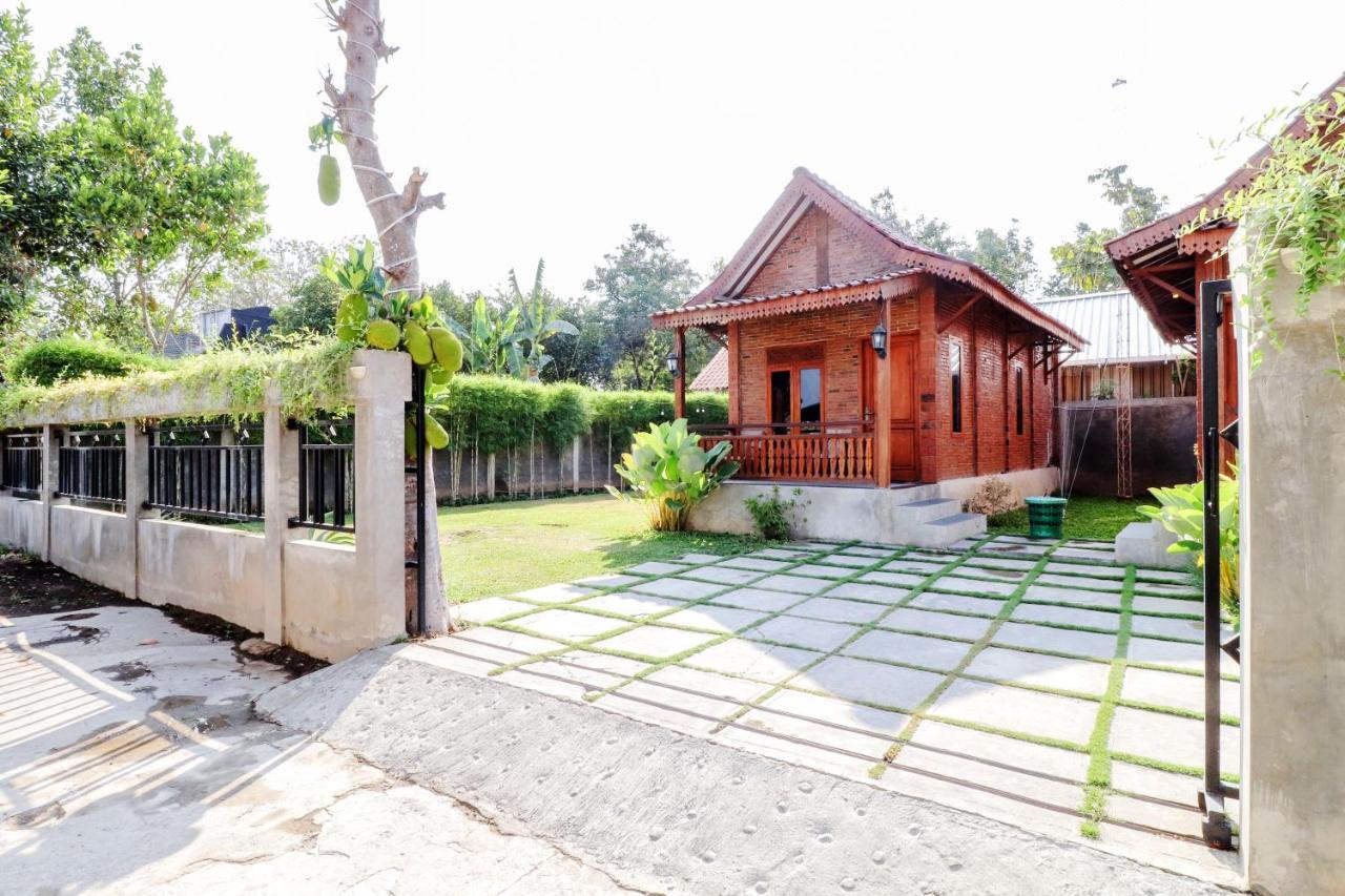 Omah Teras Bata Guesthouse Yogyakarta Esterno foto