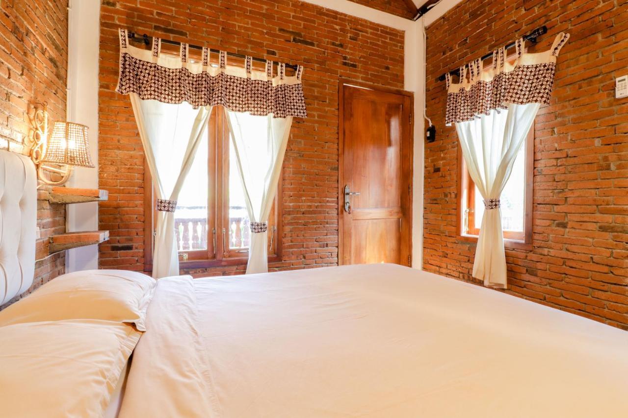 Omah Teras Bata Guesthouse Yogyakarta Esterno foto