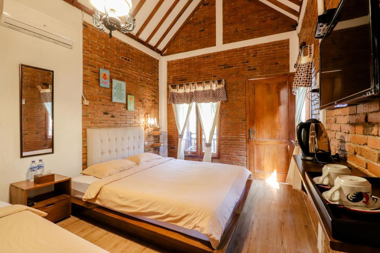 Omah Teras Bata Guesthouse Yogyakarta Esterno foto